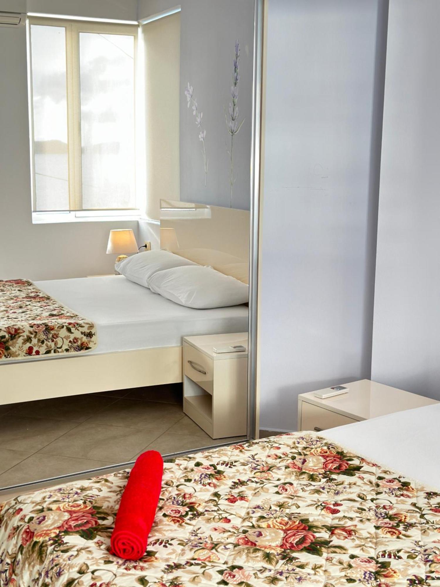 Violet Sea View Apartment Sarandë Buitenkant foto