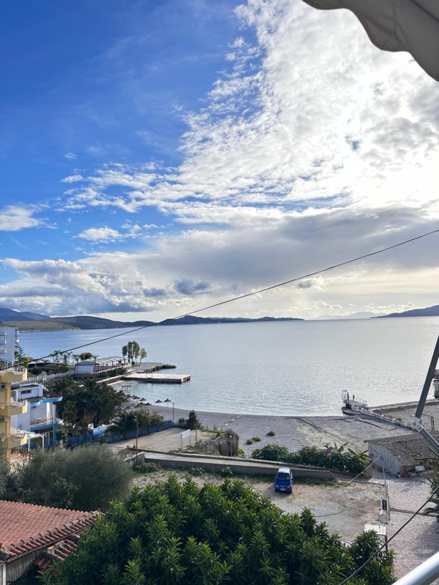 Violet Sea View Apartment Sarandë Buitenkant foto